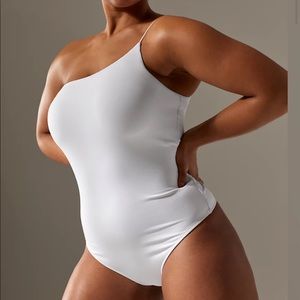 Babaton
Contour One-Shoulder Bodysuit